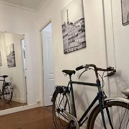 Le Comte Est Bon, Quartier Antiquaires Отель Дижон