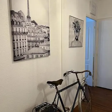 Le Comte Est Bon, Quartier Antiquaires *